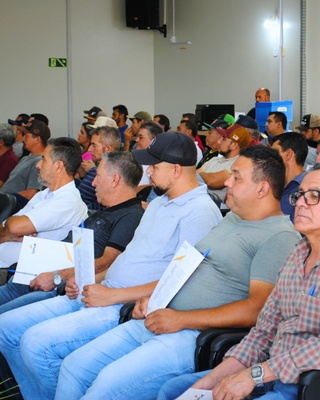 Inteligência Emocional em Foco: Servidores Municipais Participam de Palestra Sobre Resiliência no Atendimento ao Público na Camara de Vereadores de Pinhão